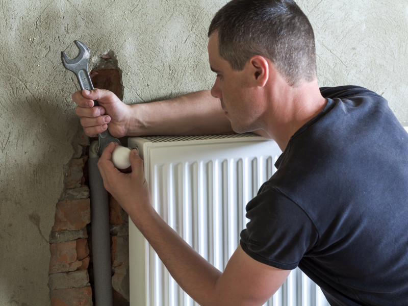 Radiátor szerelő
